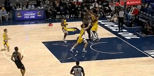 PG电子官网-蔡恩-威廉森突破一打三，抛投再进目前7中7已砍下18分