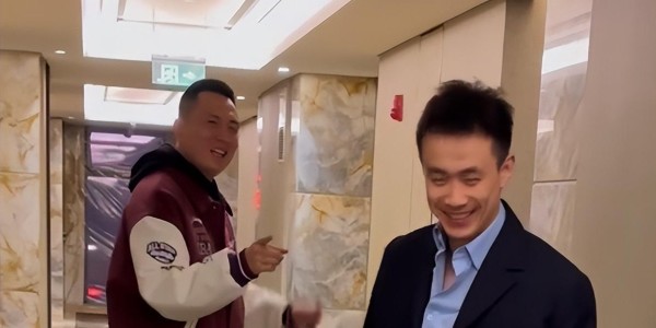 赏金女王模拟器官网-又一笔“地震级”交易出炉！杨鸣前室友空手而归，赵睿周琦做队友