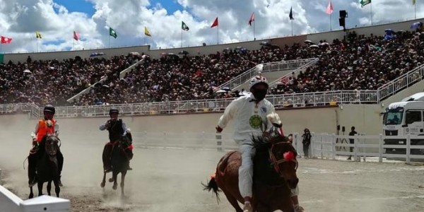 江孜达玛节赛马激情上演 少年骑手成亮点