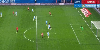 pg电子试玩-半场：成都1-0河南，索罗金头球破门