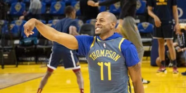 【现场】941天等待换来最美重逢 勇士用爱迎接汤神