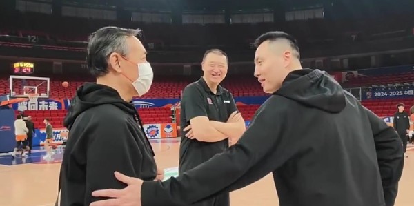 赏金女王模拟器官网-又一笔“地震级”交易出炉！杨鸣前室友空手而归，赵睿周琦做队友