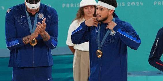 赏金女王模拟器官网-从数据刷子到无名MVP！布克再次蜕变太阳迎曙光